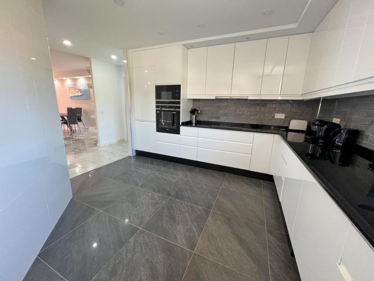 Luxury Three Bedroom Apartment At Estepona Luaran gambar